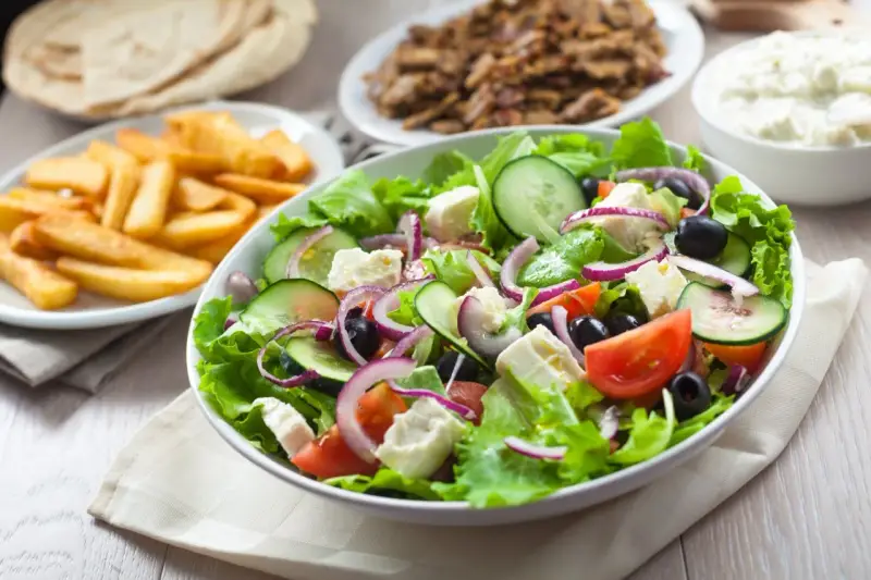 Sałatka Gyros: Poznaj sekrety idealnego smaku i wyglądu